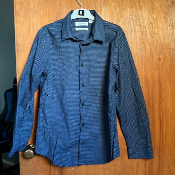 Calvin Klein Boys' Long Sleeve Sateen Dress Shirt, Style with Buttoned Cuffs - Picture 1 of 2